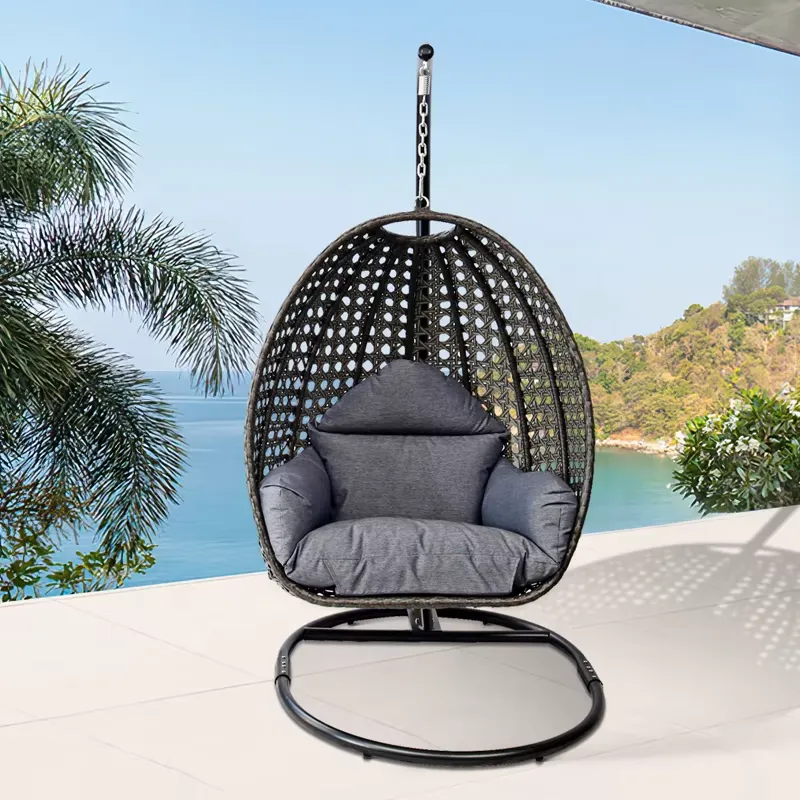Hanging Egg Chair - Fauteuils suspendus en rotin noir en